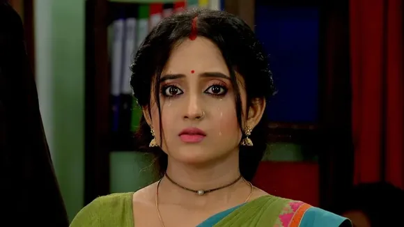mithaai, mithai serial, mithai got back pain, mithai serial, soumitrisha back pain, zee bangla, zee bangla serial mithai, পিঠে ব্যাথা সৌমিতৃষার, সৌমিত্রিশা কুণ্ডু