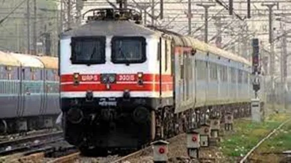 howrah puri superfast express accident