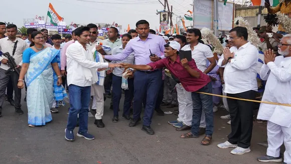 how many police personnel are in the security of abhishek banerjee nabajoar , প্রশ্ন তুলেছিলেন শুভেন্দু! জানেন নব-জোয়ারে অভিষেকের নিরাপত্তার বহর? রইল খতিয়ান