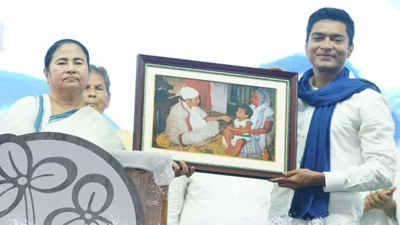 abhisek starts politics in age of 2 says mamata