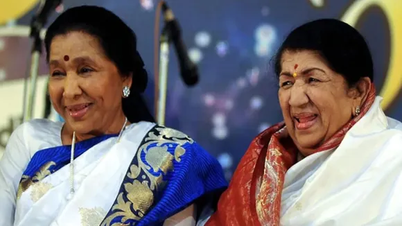 asha bhonshle, lata mangeshkar, asha and lata, asha and lata sing together, asha gifted by lata, lata gifted asha a special giftt, লতা-আশা, বলিউড, আজকের খবর, আজকের বিনোদনের খবর, বিনোদন, indian express entertainment news, latest bollywood news, today news update