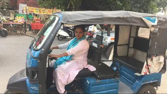 Anand Mahindra,Proud Story,Trending News,Viral News,Human Story,News and Views,Inspirational Story,Paramjit Kaur,Paramjit Kaur female rickshaw Driver