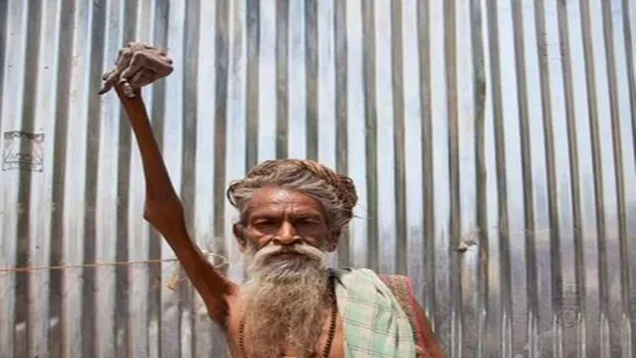 Viral post,Amar bharti intresting fact,Hindu sadhus,Trending News,trending story,viral story,Inspiration Story,Amar Bharti,baba Amar Bharti,Hindu relegion,sadhu,Kumbh Melas,Kumbh Mela,40 saal se en sadhu ne hath uper utha rakha hai