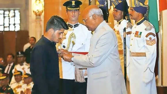Srinagar, Shaurya Chakra, Shaurya Chakra awardee vacates house, Nagbal, Shopian, Irfan Ramzan Sheikh, Indian Express, India news, current affairs