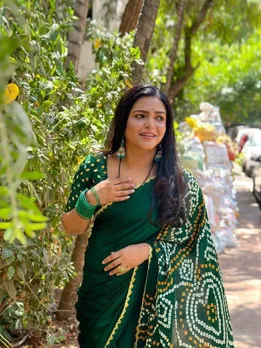 দীপা চৌধুরী সবুজ শাড়ি