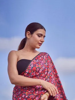 ফাতিমা সানা শেখ ফুলের শাড়ি