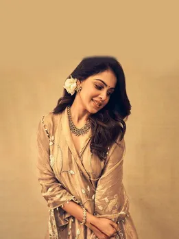 জেনেলিয়া-দেশমুখ (1)
