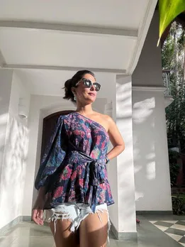 হিনা খান সাদা শর্টস