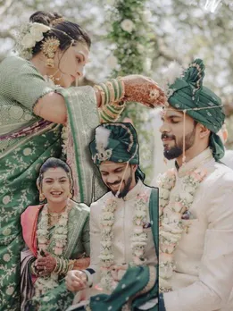 রুতুরাজ গায়কওয়াদ উৎকর্ষ পাওয়ার ইনস্টাগ্রামে বিয়ের অদেখা ছবি সায়লি সঞ্জীব মন্তব্য ট্রেন্ডিং সিএসকে স্টার প্লেয়ার