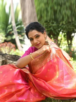 উর্মিলা কথার শাড়ি ভিডিও