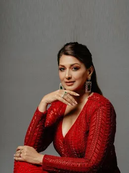 সোনালী বেন্দ্রে (1)