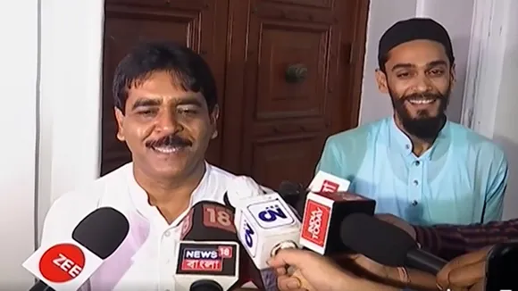 shaukat molla naushad siddiqui is smiling alongside in the assembly , হাসি মুখে পাশাপাশি নৌশদ-শওকত