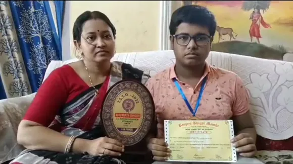 anubrata from malda gets first position in bangiyo bhugol mancha pariksha