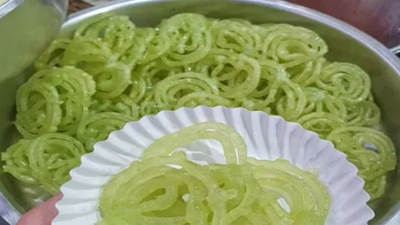 jalebi,mountain dew jalebi,bangalore,bizarre food,unique food combinations,mountain dew,unique dessert,unique dessert bangalore, bangalore jalebi, hari jalebi, green jalebi,Ajab Gajab news, Shocking news, Weird news, OMG News, bizarre news, amazing news