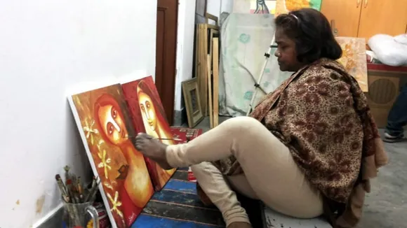 Foot Artist, Foot painter, painting with Foot, Sheela Sharma, motivational story, Lucknow news, Lucknow news in Hindi, Lucknow latest news in Hindi, Lucknow top stories, success story,