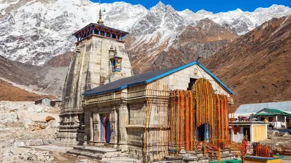 Kedarnath temple, Kedarnath temple incidents, Kedarnath videos, videos inside Kedarnath videos, Badrinath-Kedarnath Temple Committee, Indian express" />