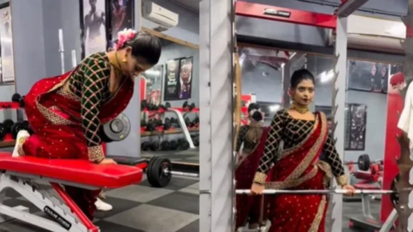 Workout in saree viral video on social media