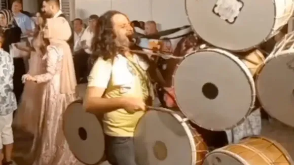 iral video,Wedding viral video,वायरल वीडियो,Incredible Video,epic,Dhol,man playing 6 drums together,man playing 6 Dhol,Dhol Drums,Drums,drumstick,Khabre jara hatke,viral news,Monsoon Wedding,वायरल खबर,Threads,Inspirational video,Motivational