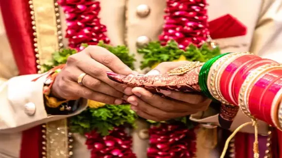 bihar man gets wife married to lover, nawada news, bihar nawada news, nawada man gets wife married to her lover, man gets wife married to boyfriend