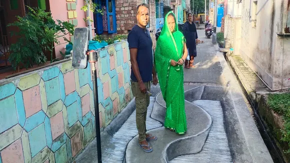 chandan chowdhury of bhadreshwar is acclaimed for painting 3d pictures