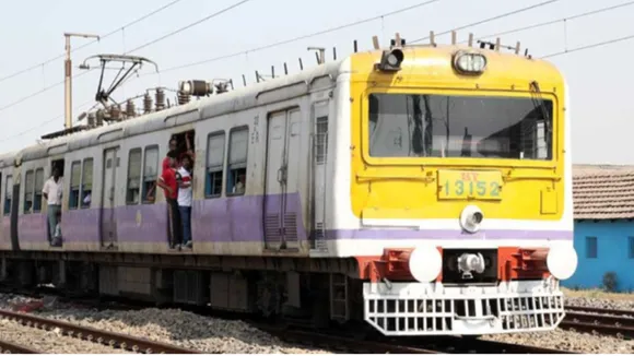 Train cancels on Sealdah South due to demolition work of footbridge at Jayanagar Majilpur