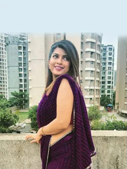 ধনশ্রী কাদগাঁওকর বেগুনি শাড়ি