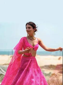 রাধিকা মদনের গোলাপি লেহেঙ্গা