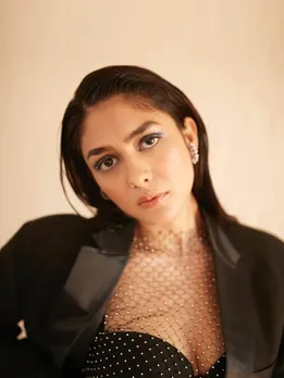 mrunal-thakur (1)