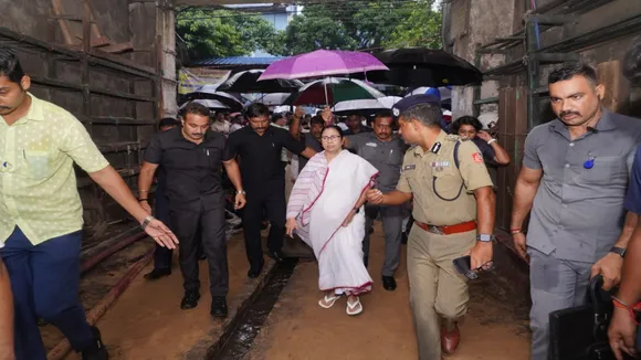 cm mamata banerjee visits howrah mangla haat wholesale market