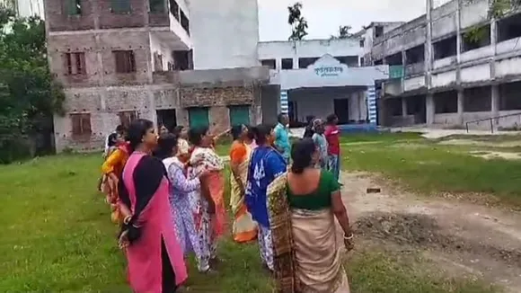 kalnas school had to stop the examination due to snake scare