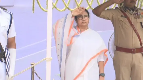 mamata banerjee unfurling the national flag at kolkata on the 77th independence day