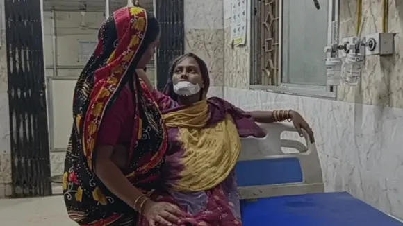 complaint against husband of biting his wifes lips at south 24 parganas basanti , বাসন্তীতে স্ত্রীর ঠোঁট কামড়ে ছিঁড়ে ফেলার অভিযোগ স্বামীর বিরুদ্ধে