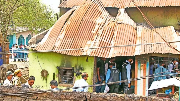 bombs recovered from bogtui near lalan sheikhs house who died in cbi custody , বগটুইয়ে সিবিআই হেফাজতে মৃত লালন শেখের বাড়ির চত্বর থেকে থেকে বোম উদ্ধার