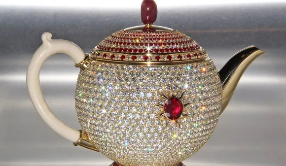 viral news,News Hindi News,weird news,latest news,Guinness World Records 2023,Guinness World Records Certificate,Guinness World Records Certified,Guinness World Records book,Guinness World Records Tweets,Teapot Adorned With Cut Diamond and Carat Ruby,worlds most valuable teapot,most valuable teapot in the world,most expensive teapot,most expensive kettle,kettle,Teapots
