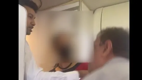 spicejet passenger takes photo, spicejet passenger takes indecent photo, spicejet air hostess, spicejet air hostess indecent photos, spicejet indecent photos video