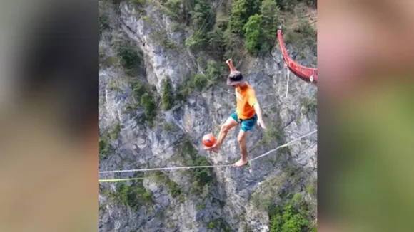 Shocking Stunt Video, shocking video, stunt video, trending videos, viral videos"