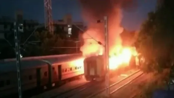Madurai station, fire in tourist coach, Lucknow to Rameshwaram, Madurai railway station, gas cylinders in train, Madurai district collector, Tamil Nadu train fire, Tamil Nadu train fire reason, Tamil Nadu train fire mishap, TN train fire mishap, TN fire mishap, 9 dead in train fire near Madurai station, Madurai Train Fire, Train Fire Video, Madurai Railway Junction, Tamil Nadu train news"