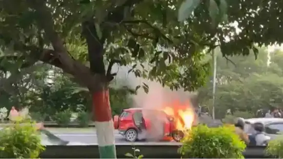 Expensice Car Catches Fire on Noida Expressway