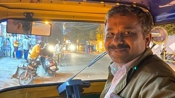 Bengaluru Auto Driver Back To School Story, Bengaluru Auto Driver, Back To School Story, Bengaluru Auto Driver story, Bengaluru Auto Driver story viral, Bengaluru, Auto Driver, Bengaluru news, Auto Driver viral story, Auto Driver story viral, viral post, viral twitter post, twitter post viral, inspirational story, inspiring story, trending story, viral story,