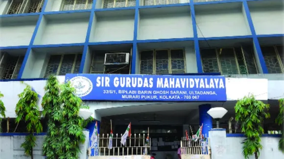 case has been filed against two ex-students of gurudas college for ragging in , যাদবপুরের মতোই গুরুদাসেও ব়্যাগিংয়ের নায়ক দুই প্রাক্তনী! চাঞ্চল্যকর আরও অভিযোগ