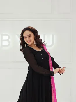 Amruta Khanvilkar Dance Video