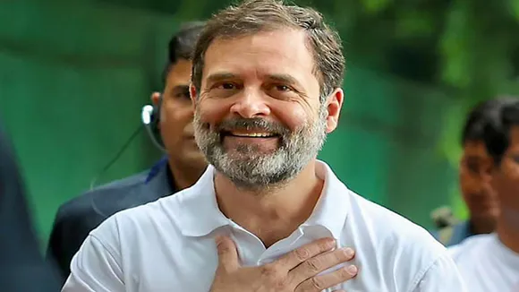 after lok sabha membership restored rahul gandhi changed his twitter bio , সংসদীয় 'রাশ' হাতে পেয়েই 'খেল' শুরু রাহুলের, টুইটারেই সূচনা
