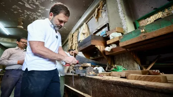 "Rahul Gandhi,Rahul Gandhi Carpenter,Rahul Gandhi Viral Photos,Kirti Nagar,Kirti Nagar Furniture Market,Kirti Nagar Furniture,Kirti Nagar Delhi,Delhi,Rahul Gandhi viral video,Rahul Gandhi Kirti Nagar visit,Rahul Gandhi In Kirti Nagar,Rahul Gandhi Carpentry,Anand Vihar ISBT,Rahul Gandhi Coolie,Rahul Gandhi Porter,bharat jodo yatra,rahul gandhi meets coolie,Rahul Gandhi twitter,rahul gandhi instagram,congress,Anand Vihar railway station,New Delhi,India News,coolie uniform,porter,railway coolie,delhi coolie"