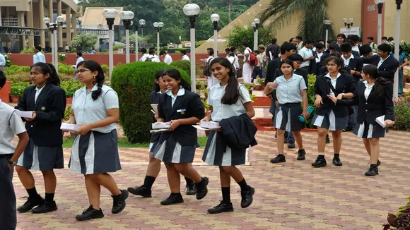 police can not check Madhyamik HS examinees bag and pockets order by chief secretary bengal , মাধ্যমিক উচ্চ মাধ্যমিক পরীক্ষার্থীদের ব্যাগ পকেট তল্লাশি করতে পারবে না পুলিশ নির্দেশ মুখ্যসচিবের