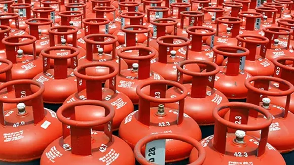 UP News, Yogi Adityanath, one LPG cylinder