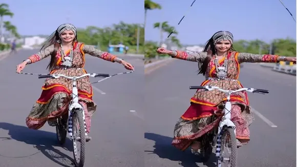 Girl stunt,road side,cycle skipping,viral video,trending,girl viral video,ladki ka viral video"