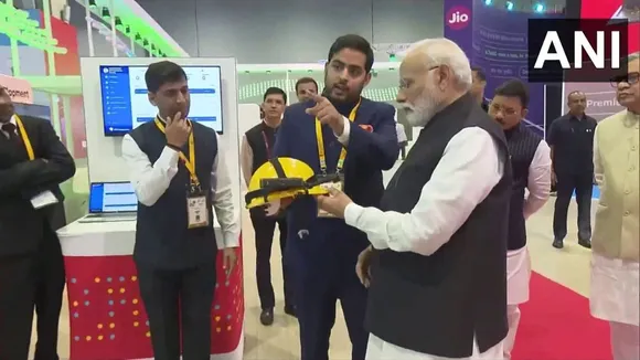 Imc 2023, india mobile congress 2023, india mobile congress, india mobile congress, pm modi, pm modi at bharat mandapam, bharat mandapam, india news in hindi, latest india news updates,