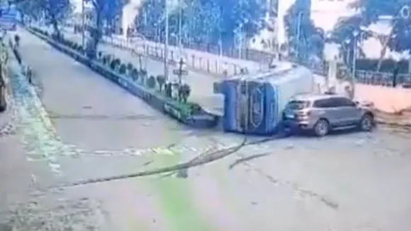 Bus Accident Video,CCTBV Footage,College Junction,Kolkata,Kolkata Bus Accident,Salt Lake,Viral Video