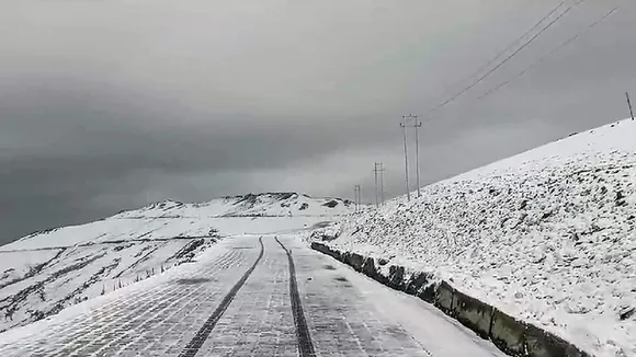 Jammu Kashmir Snowfall: snowfall in higher regions, cold winds have swept the region, IMD warns Heavy Rain Snowfall for next 3 days