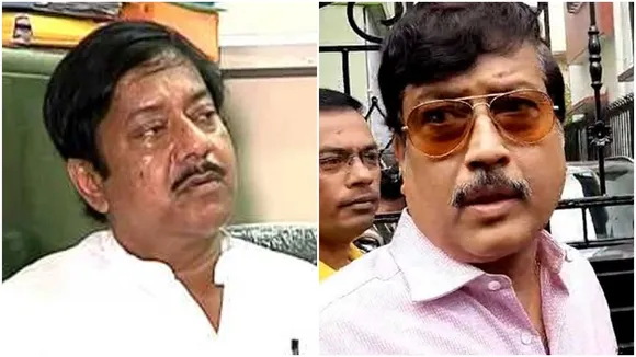 Several TMC councilors including Sabyasachi Dutta came to minister Jyotipriya Mallicks house during ED search , ইডির তল্লাশির সময়ই জ্যোতিপ্রিয় মল্লিকের বাড়িতে বিজয়া করতে এলেন সব্যসাচী দত্ত সহ একাধিক তৃণমূল কাউন্সিলর